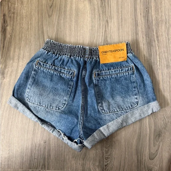 Womens Denim Elastic-Waist Shorts - Blue - Picture 2 of 5